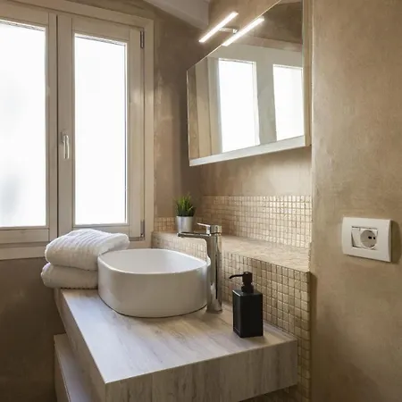 Florence- Oltrarno Garden Apartment