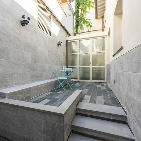 Florence- Oltrarno Garden Apartment *